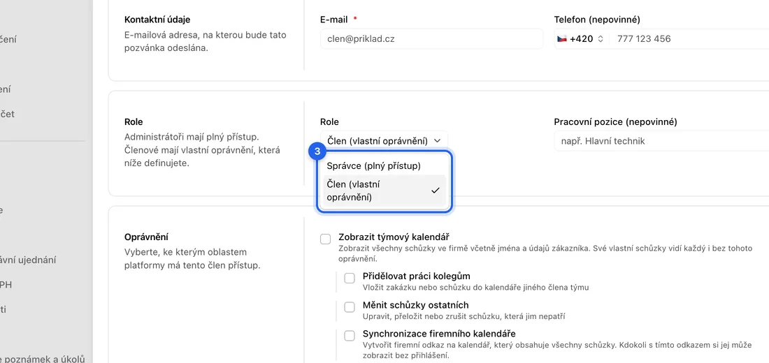 V části Role zvolte Správce (plný přístup) nebo Člen (vlastní oprávnění). Správce může všechno co vy. Správce smí pozvat jen vlastník.